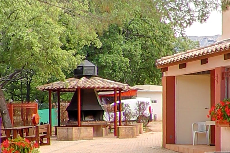 Les Pins Provenza-Alpes-Costa Azul - Les Salles-sur-Verdon visuel 2/10 Les Pins Provenza-Alpes-Costa Azul - Les Salles-sur-Verdon visuel 2/10