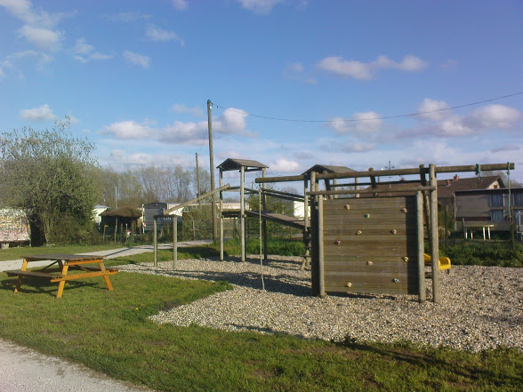 La Petite Forêt Norte-Paso de Calais - Aire-sur-la-Lys visuel 2/2 La Petite Forêt Norte-Paso de Calais - Aire-sur-la-Lys visuel 2/2