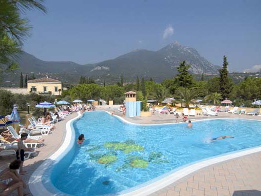 Toscolano Lombardía - Toscolano-Maderno visuel 5/6 Toscolano Lombardía - Toscolano-Maderno visuel 5/6