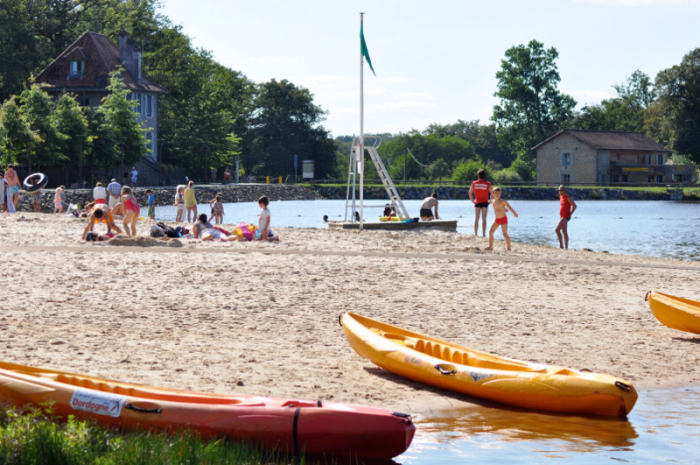 Camping Grand Etang de Saint-Estèphe - Busserolles